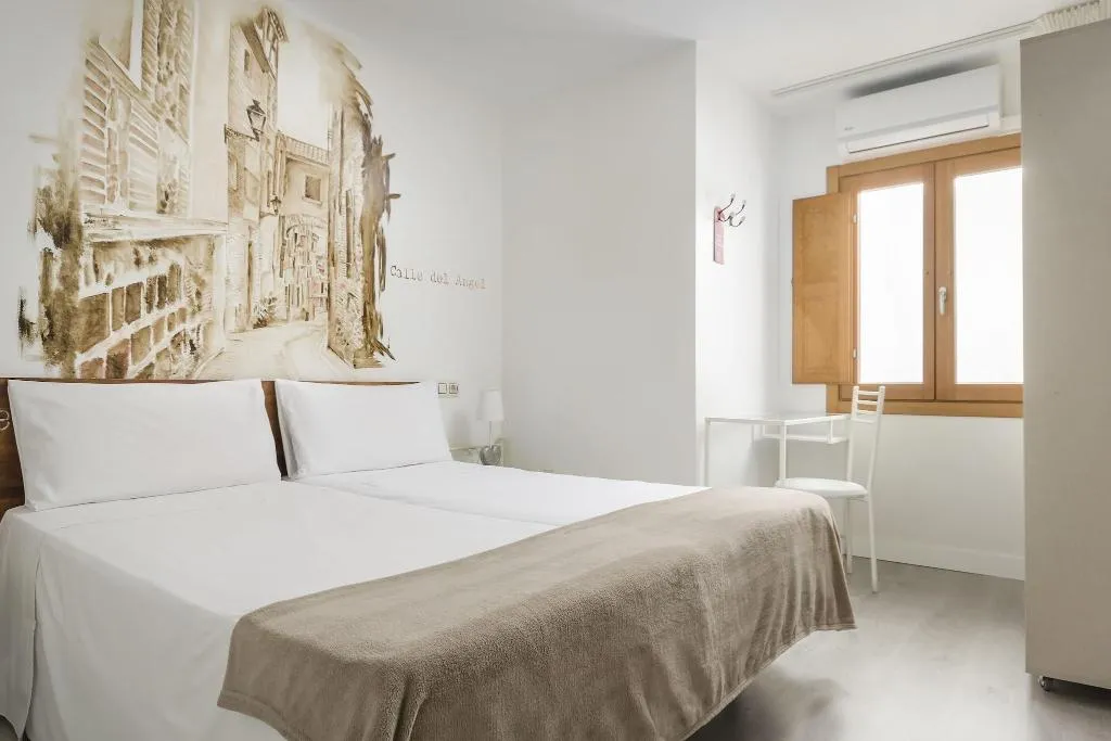 DOUBLE SINGLE USE WITH DOUBLE BED Room, YIT Puerta Bisagra, Madrid