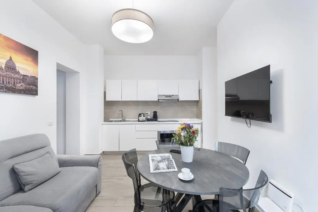 APARTMENT TWO BEDROOMS TWO BATHROOMS Room, Oriana Homèl Roma, Rome