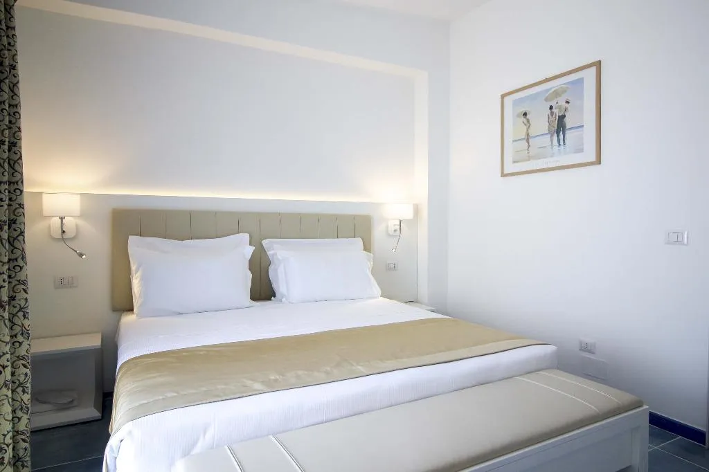 JUNIOR SUITE CAPACITY 2 Room, Cavalluccio Marino Hotel, Rome
