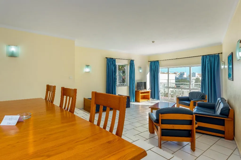 APARTMENT TWO BEDROOMS Room, Ouratlantico, Algarve