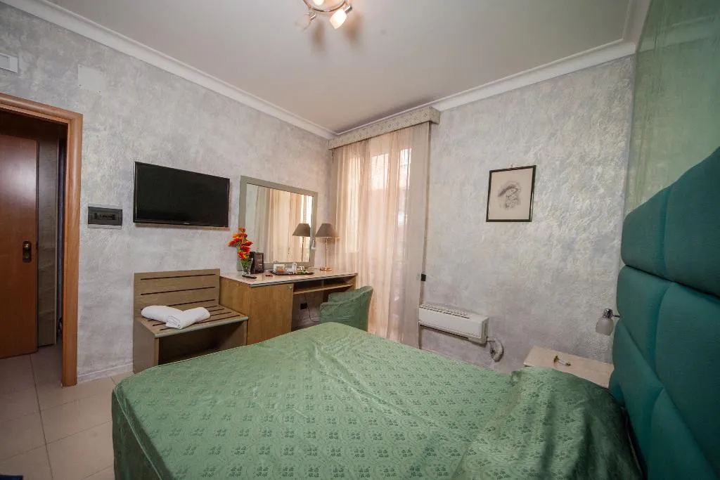 Double or Twin STANDARD Room, La Pace, Naples