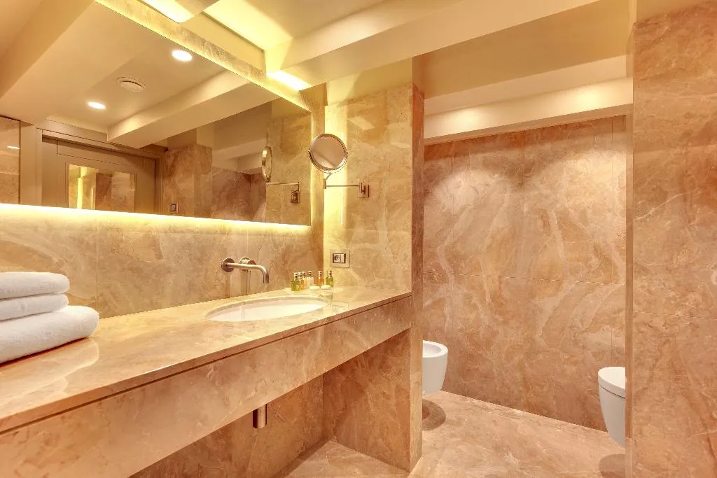 JUNIOR SUITE STANDARD Room, Dona Palace, Venice