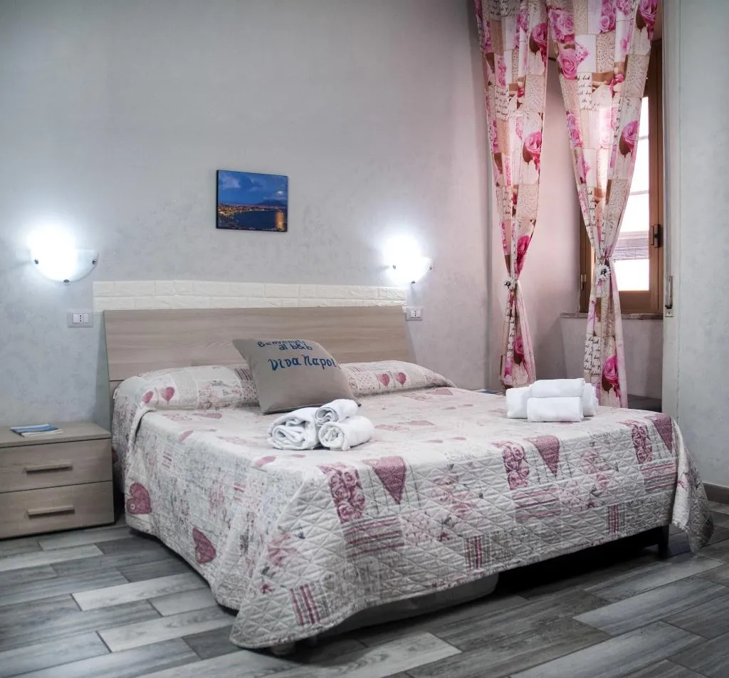 Room, B&B Viva Napoli, Naples
