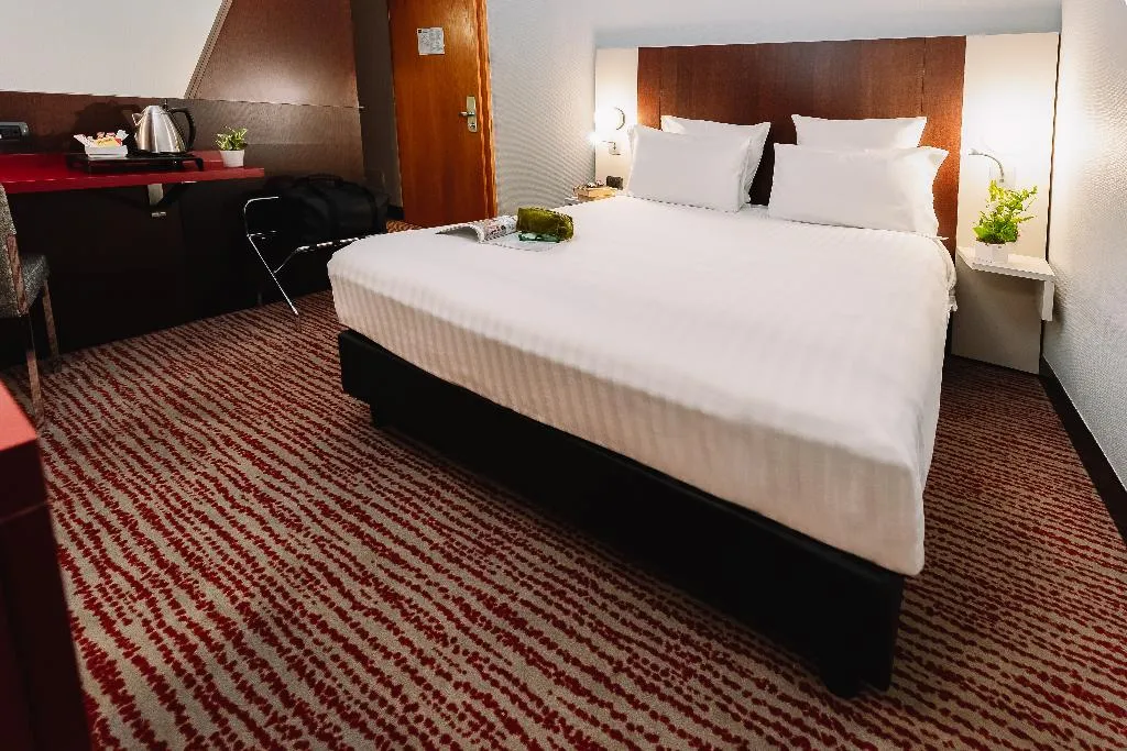 DOUBLE WITH DOUBLE BED Room, Mercure Roma Piazza Bologna, Rome