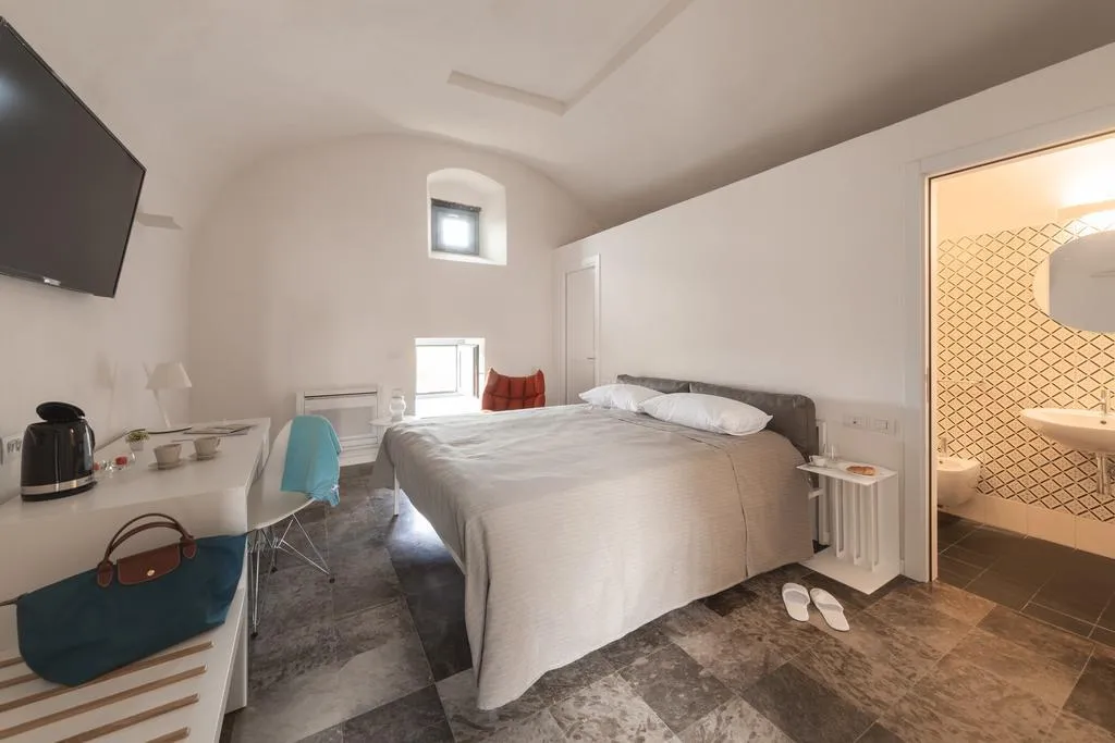 DOUBLE DELUXE QUEEN BED Room, Borgo D'orlando, Catania