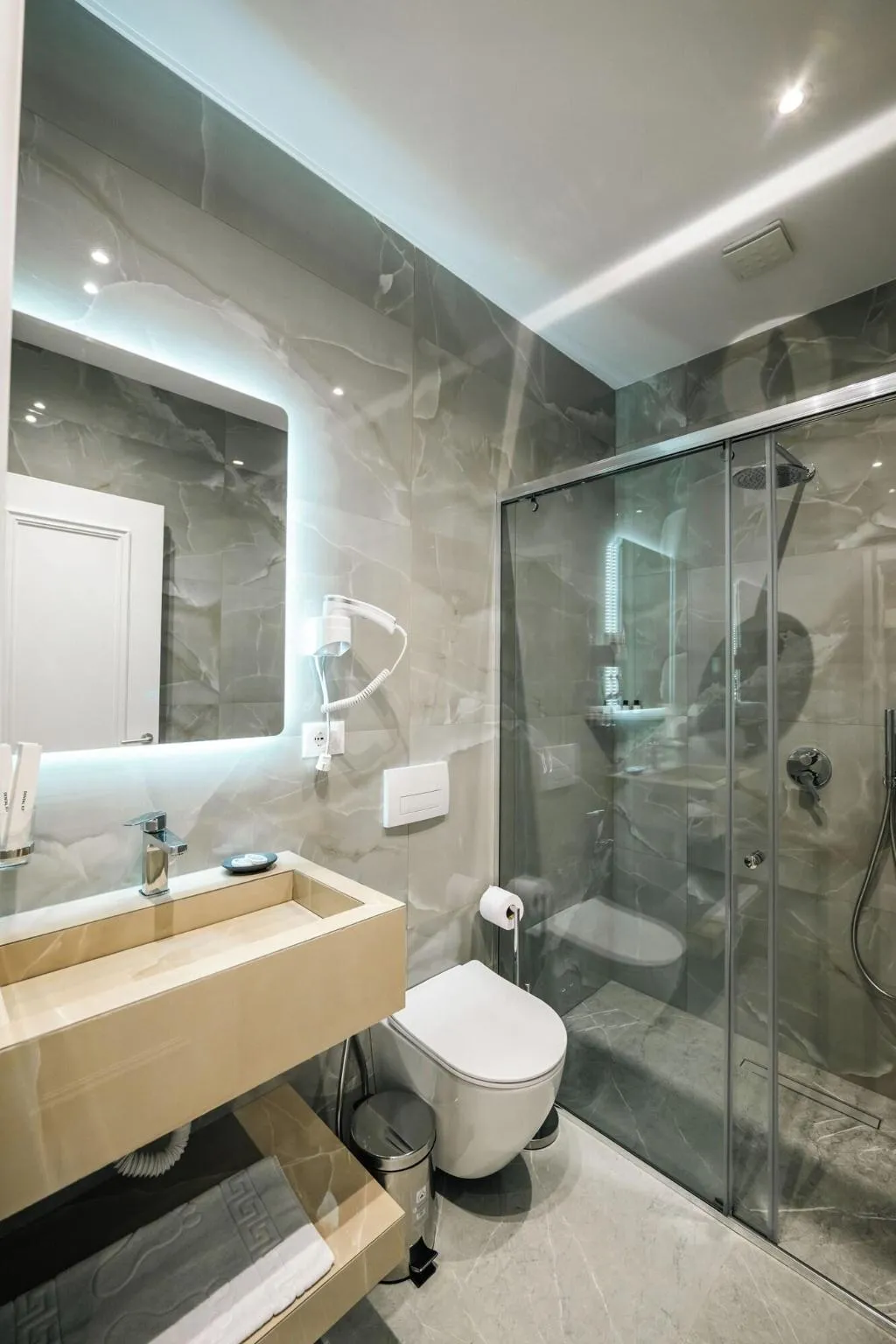 Room, Ambasador Hotel, Durres
