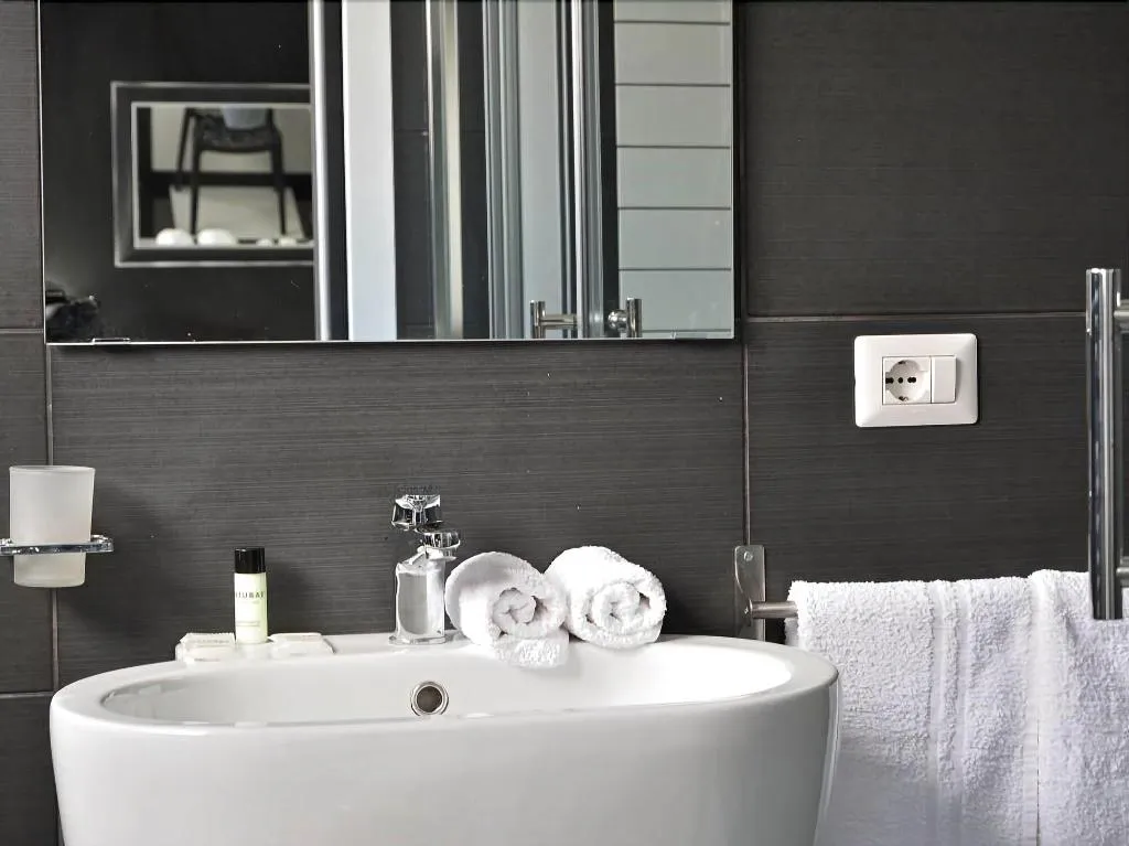 Room, Black & White G&G, Rome