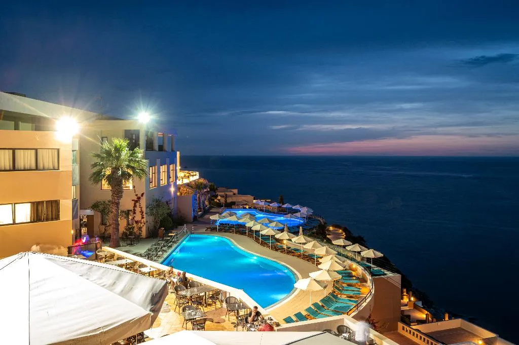 Pool, Athina Palace, Crete