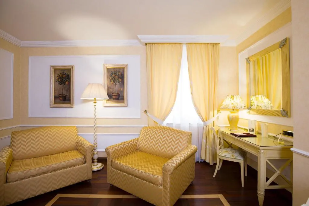 DOUBLE QUEEN SIZE BED Room, Palazzo Alabardieri, Naples