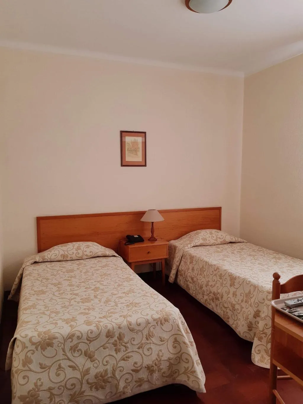 Room, Residencial Do Vale, Madeira
