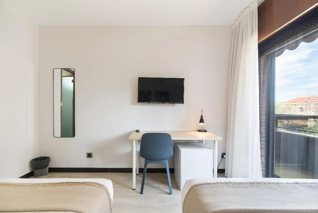 DOUBLE SINGLE USE WITH BALCONY Room, Roisa Hostal Boutique, Madrid