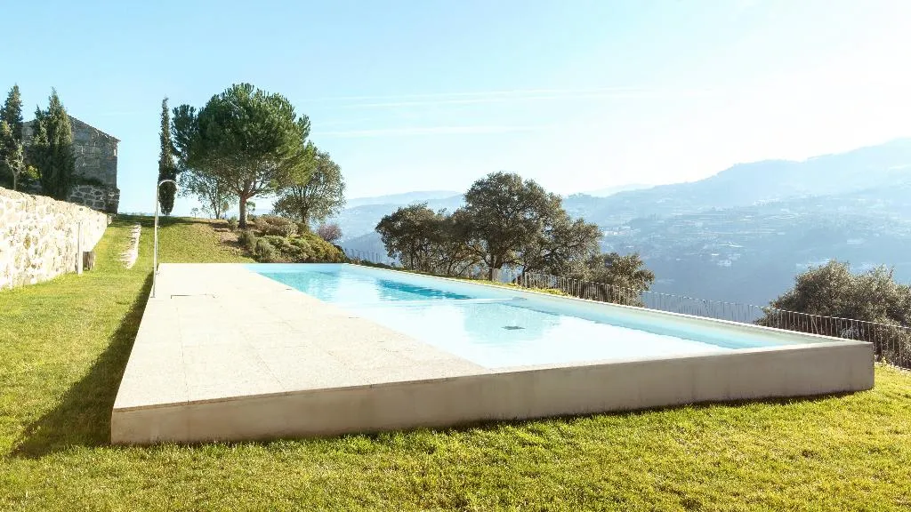 Pool, Douro Palace, Porto
