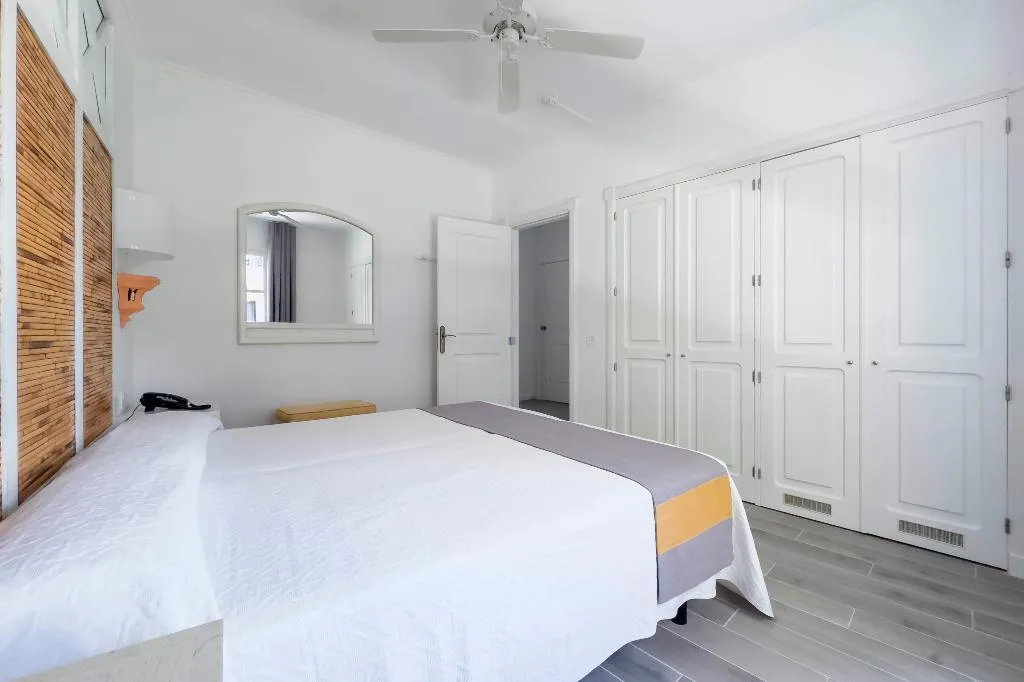 Room, Parque del Sol, Tenerife