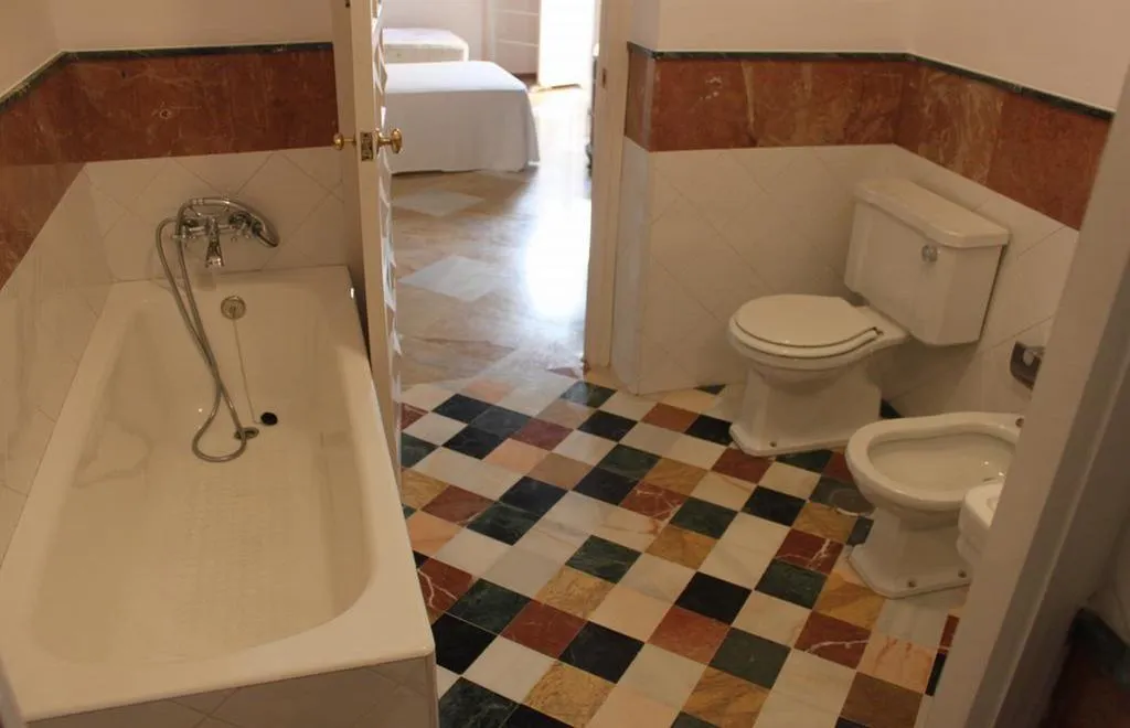 Room, Life Select San Bernardo, Seville
