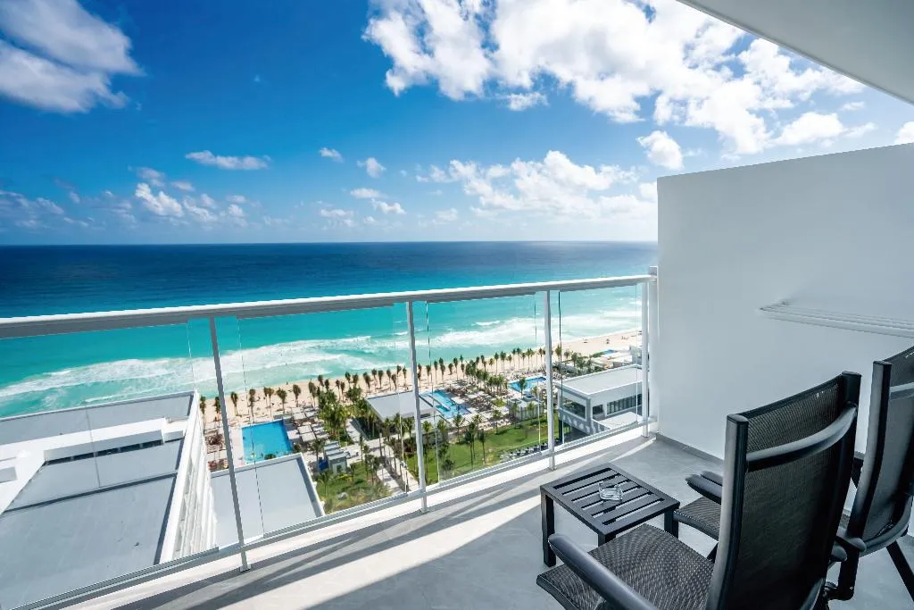 JUNIOR SUITE OCEAN FRONT Room, Riu Palace Kukulkan - Adults Only - All Inclusive, Cancun Area