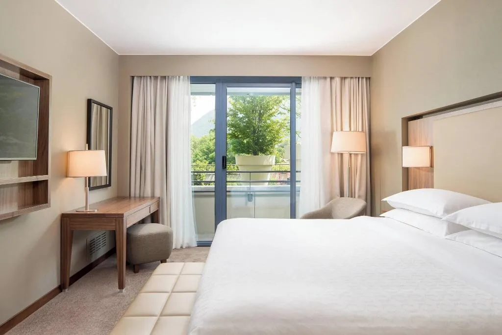 Room, Sheraton Lake Como, Milan