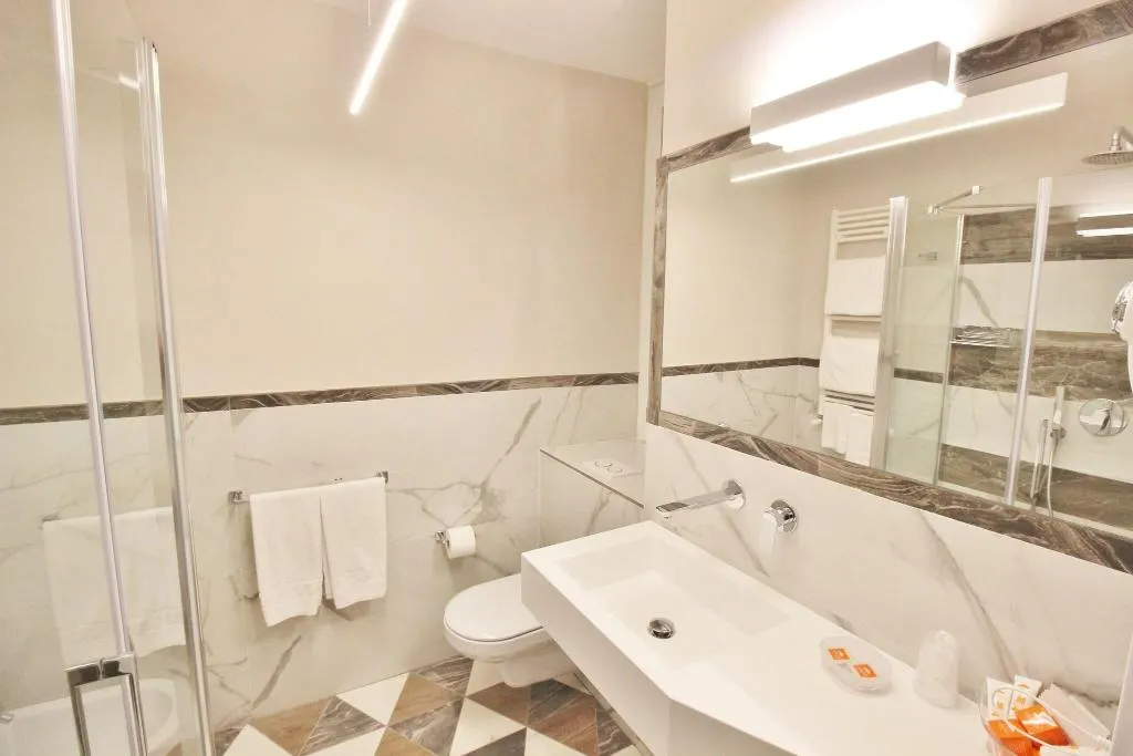 DOUBLE EXECUTIVE KING BED Room, Albergo Abruzzi, Rome