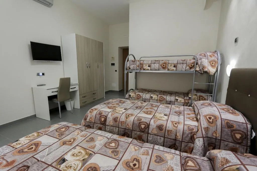 Room, Donn'Anna Bed & Breakfast, Naples