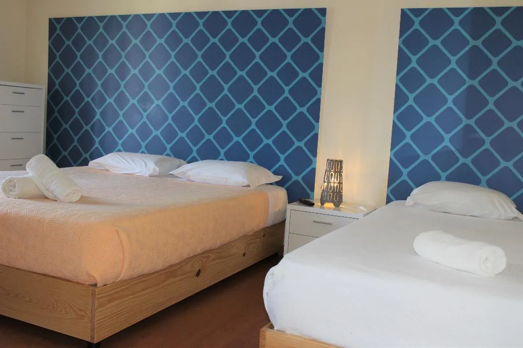 TRIPLE WITH SHARED BATHROOM Room, Tagus Royal Residence, Lisbon