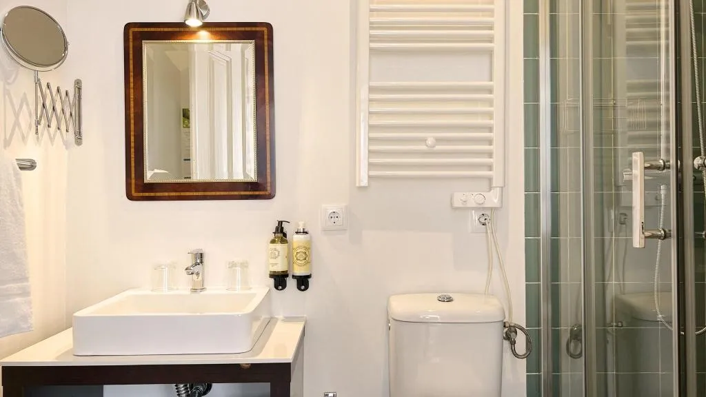 DOUBLE SUPERIOR QUEEN BED Room, Casa Do Jasmim By Shiadu, Lisbon