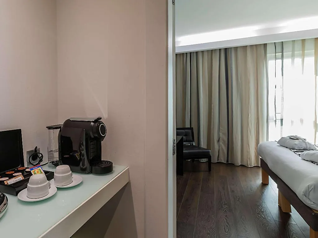 Room, Mercure Lisboa Hotel, Lisbon