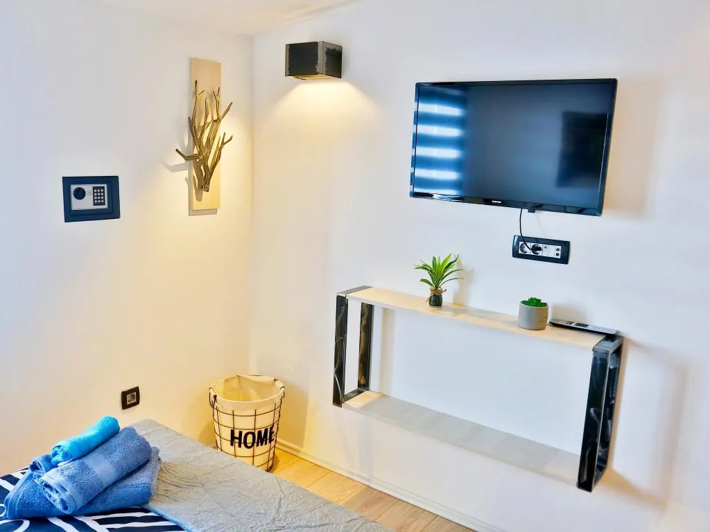 APARTMENT CAPACITY 2 Room, Apartments Ivan, Split