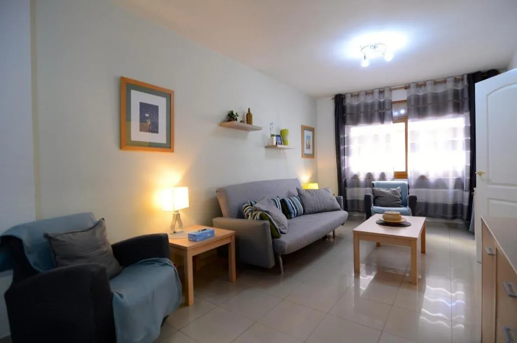 APARTMENT CAPACITY 6 TWO BEDROOMS Room, Mestral, Costa Brava