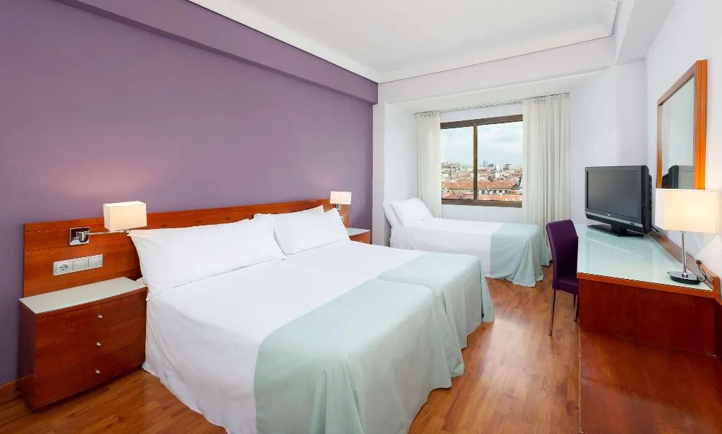 TRIPLE STANDARD Room, Hotel Madrid Centro Affiliated by Meliá, Madrid