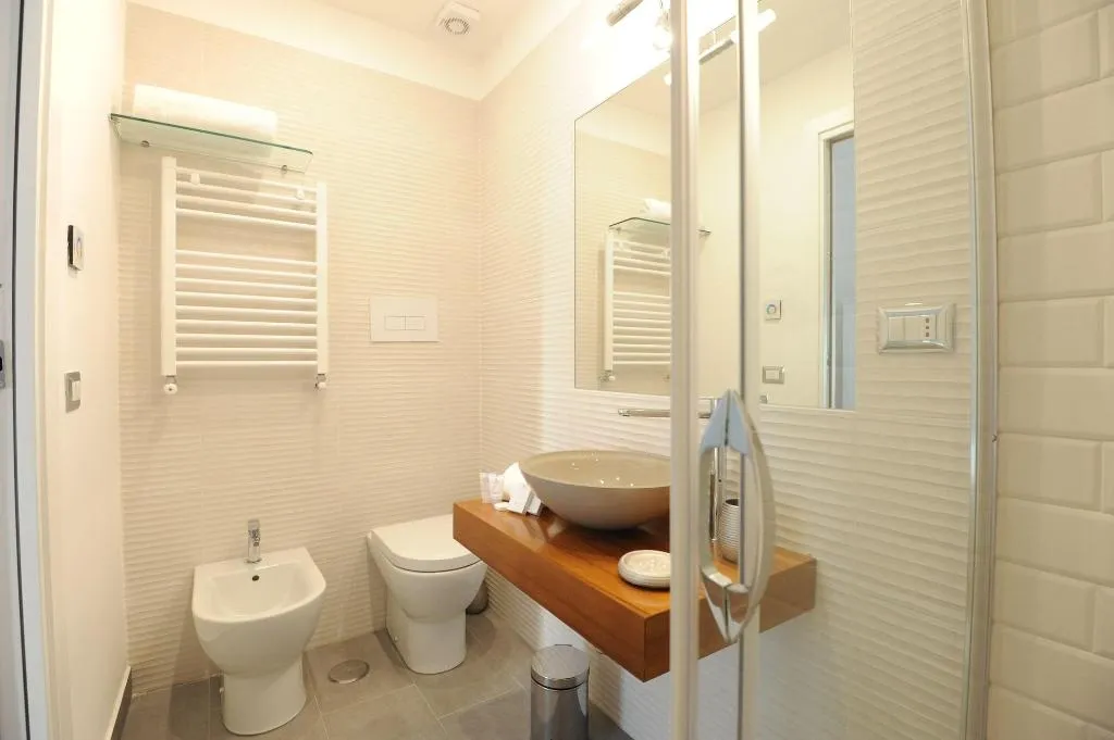 Room, Residenza Borbonica, Naples