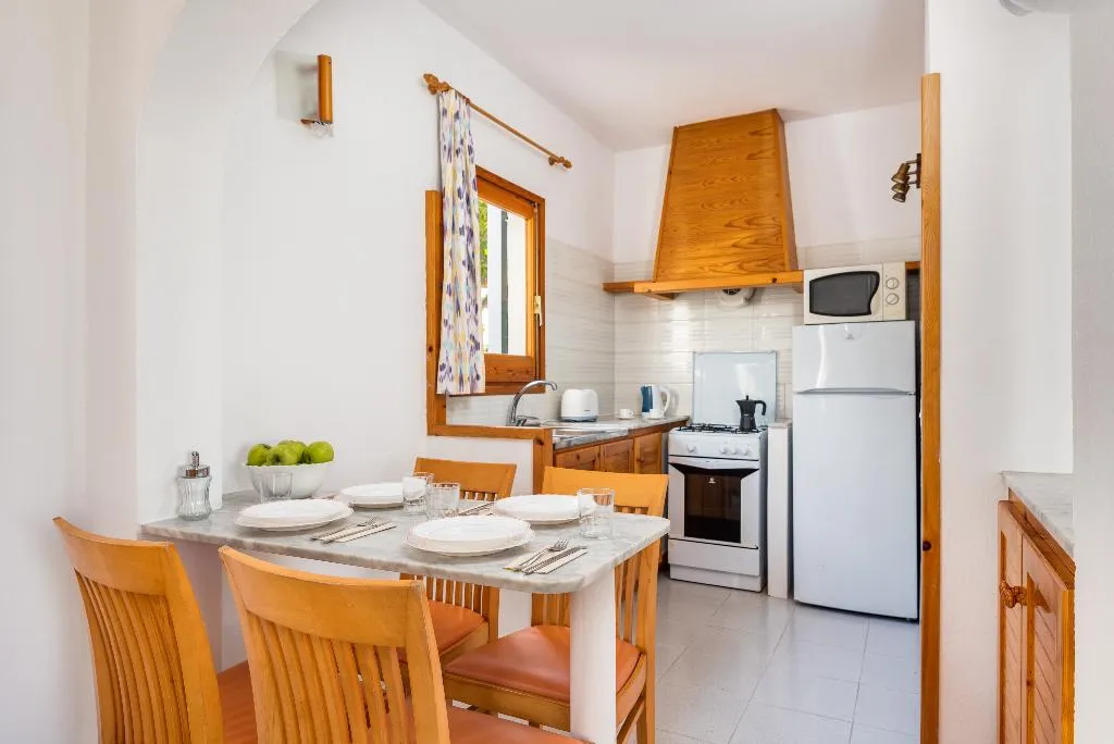 APARTMENT CAPACITY 4 ONE BEDROOM Room, Casas Menorquinas, Menorca
