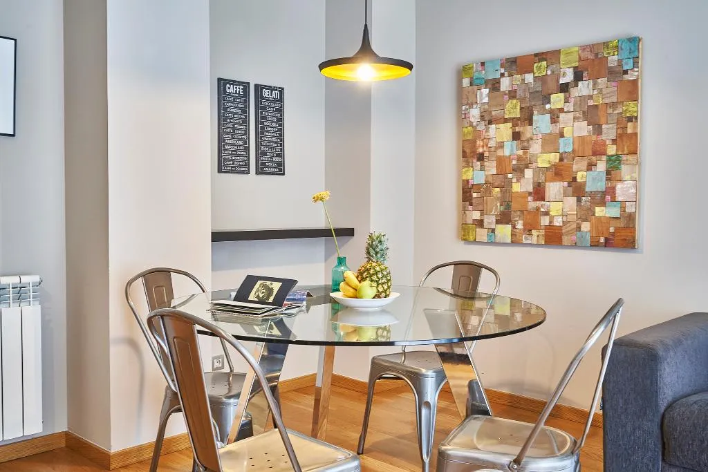 APARTMENT CAPACITY 6 TWO BEDROOMS Room, AinB Sagrada Familia Apartments, Barcelona