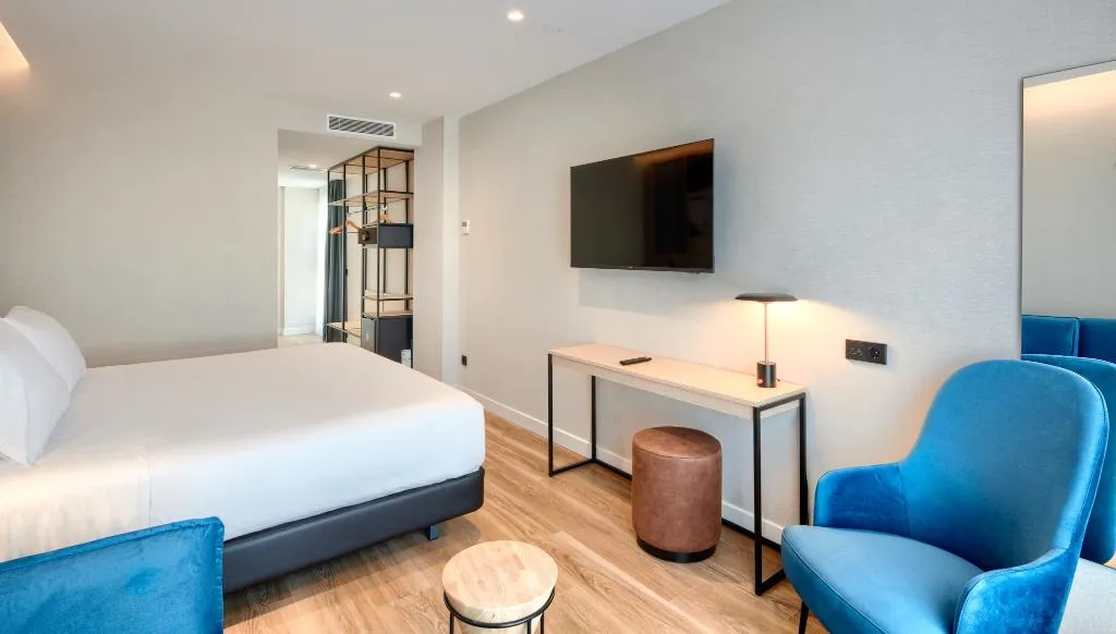 JUNIOR SUITE CAPACITY 3 Room, Sercotel Rosaleda Málaga, Costa Del Sol