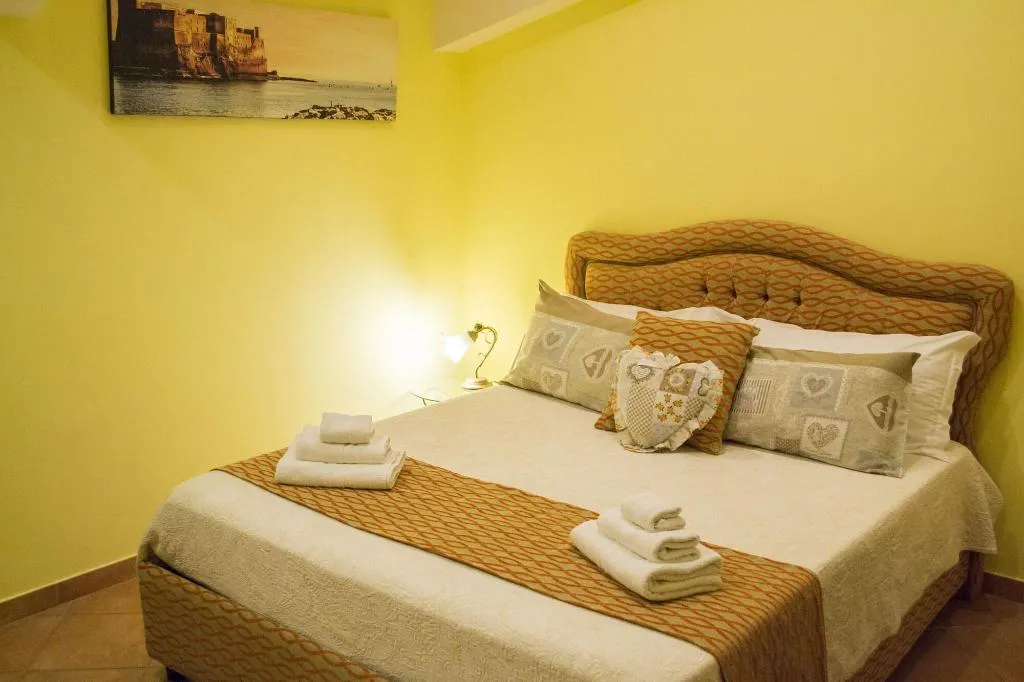 Room, La Gemma, Naples