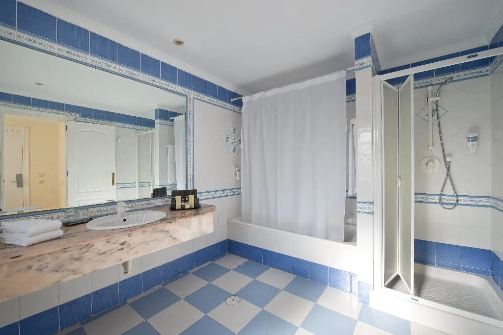 DOUBLE SUPERIOR Room, Bluebay Banús, Costa Del Sol