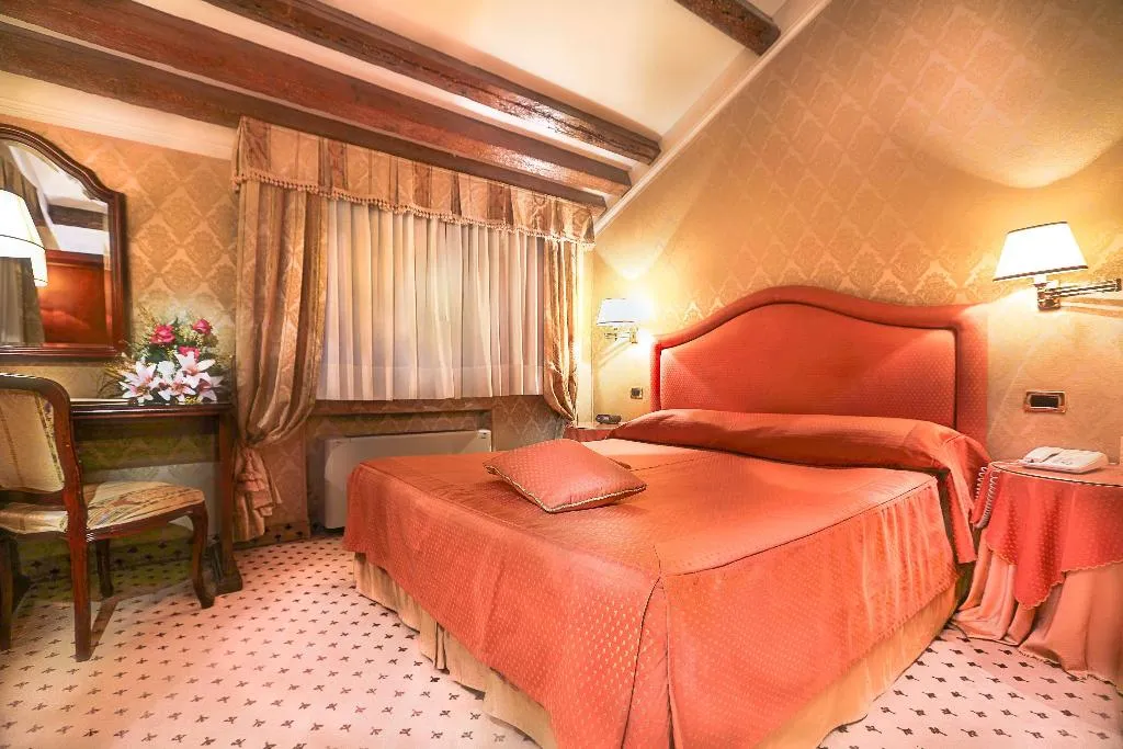 Room, Colombina, Venice