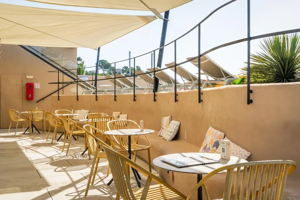 Bar, Delfin, Costa Brava