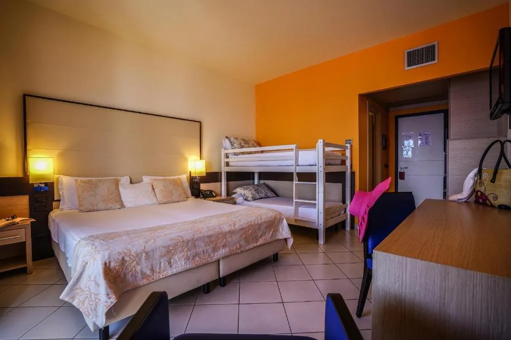 QUADRUPLE COMFORT Room, GH Avalon Sikani Resort, Catania