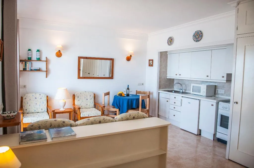 STUDIO CAPACITY 3 Room, Vistamar, Menorca