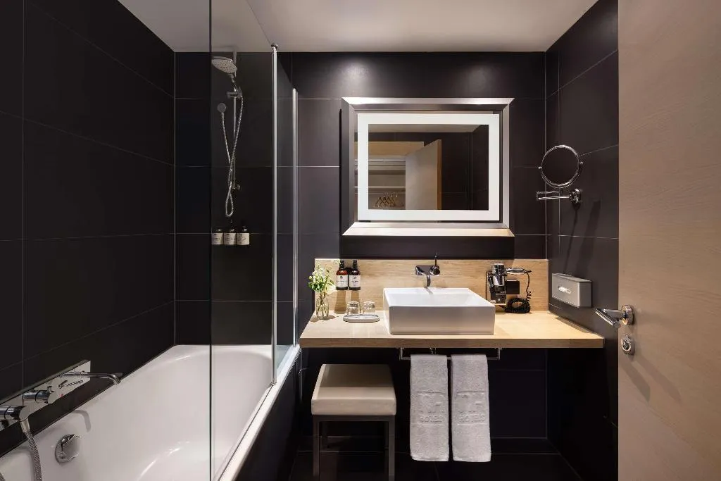 Double or Twin WITH VIEWS Room, NH Groningen, Amsterdam