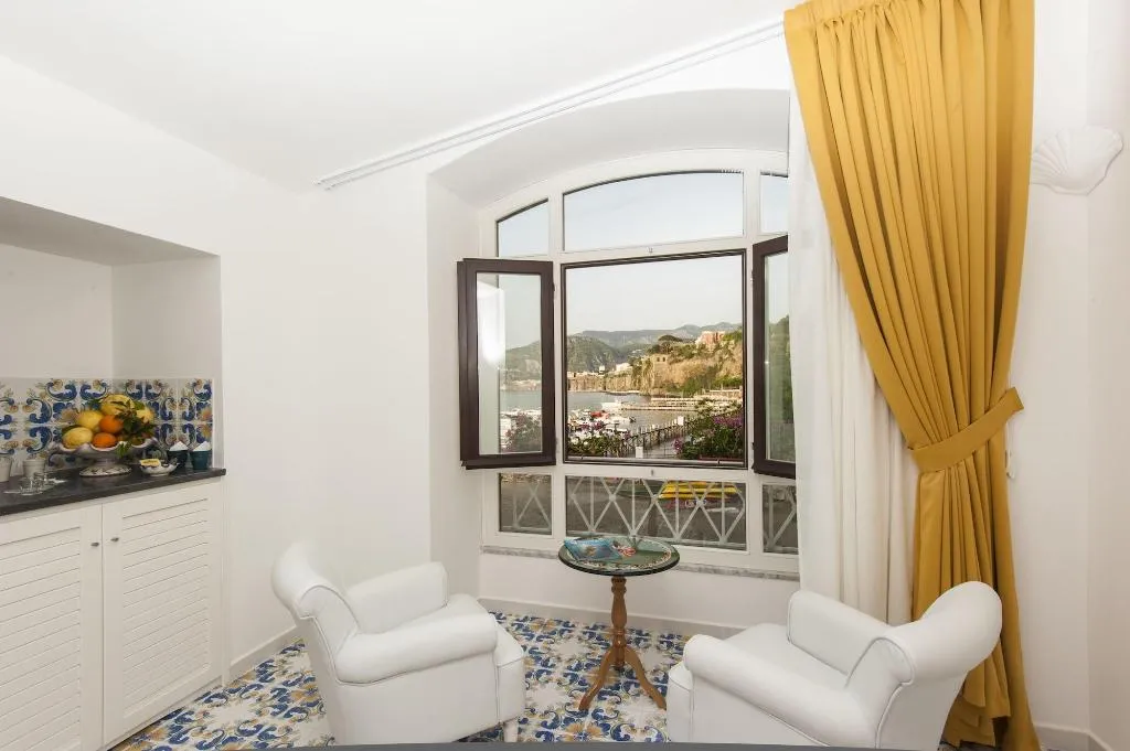 Room, Surriento Suites, Naples