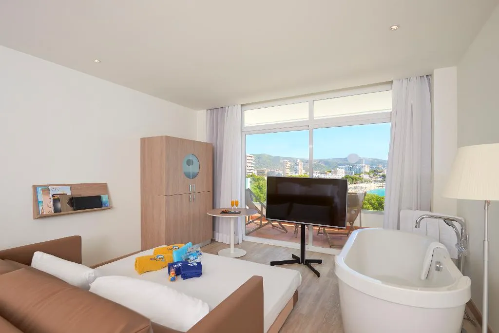JUNIOR SUITE STANDARD Room, Melia Calvia Beach, Majorca