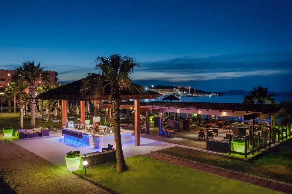 Terrace, Radisson Blu Resort & SPA Cesme, Izmir