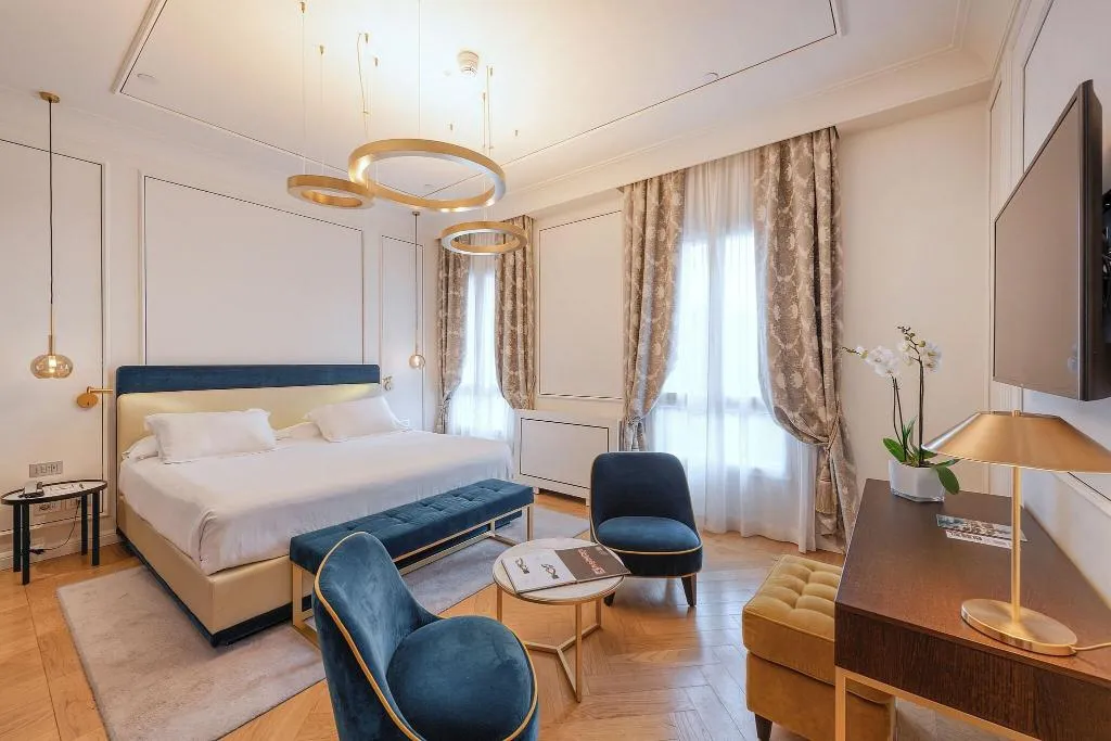 SUITE KING SIZE BED Room, H10 Palazzo Canova, Venice