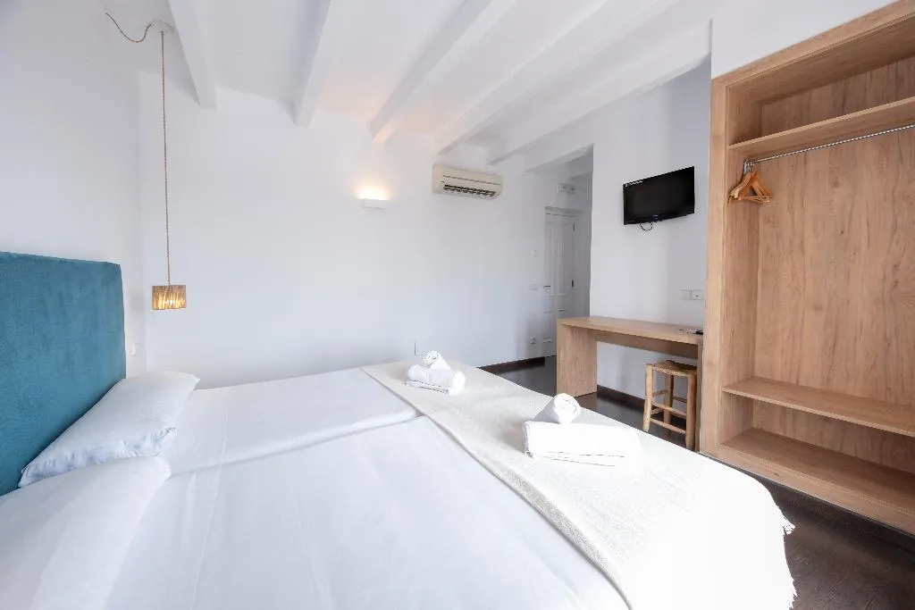 DOUBLE BASIC Room, Castell de Lô, Menorca