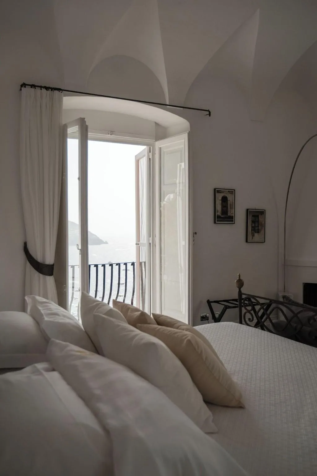 SUITE SEA VIEW KING BED Room, Villa Magia, Naples