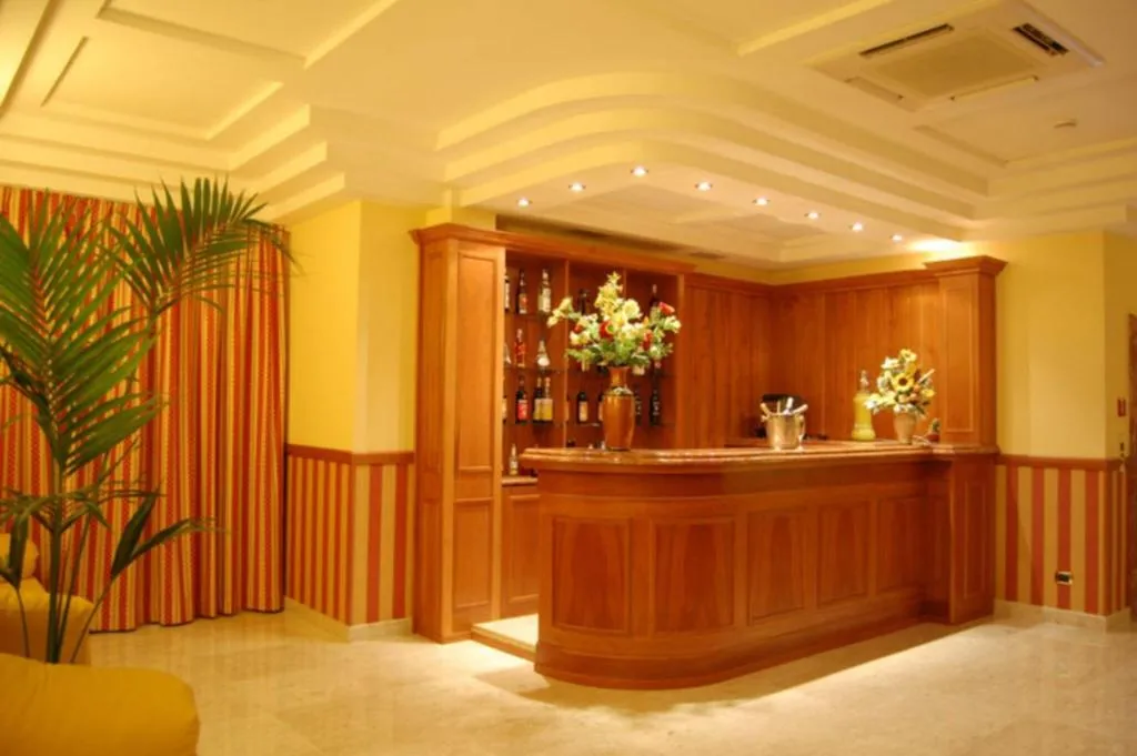 Lobby, Joyfull, Naples