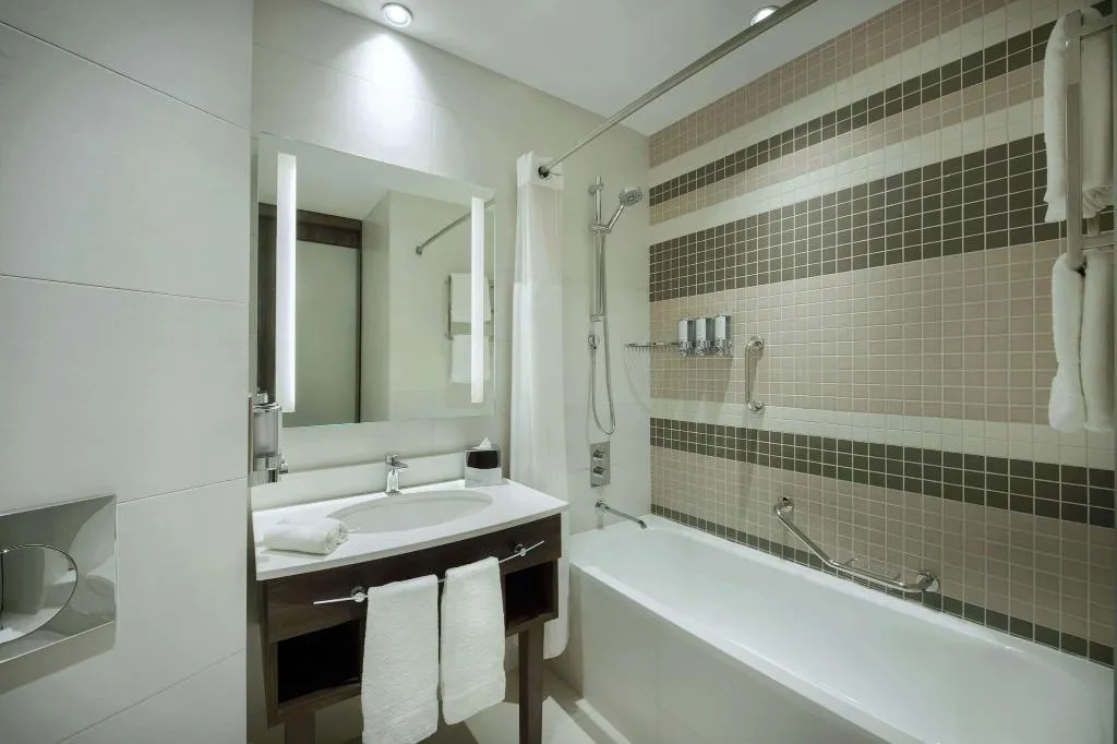 Room, Hampton by Hilton Dubai Airport, Dubai