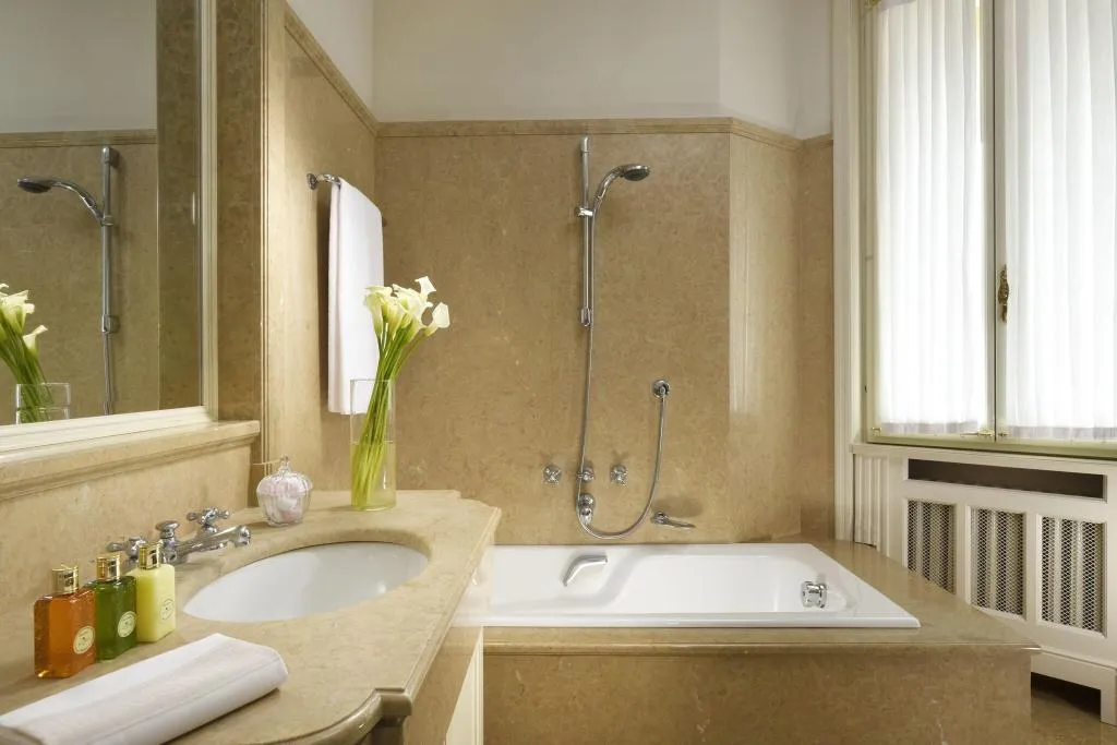 DOUBLE KING SIZE BED Room, Villa Cortine Palace Hotel, Milan