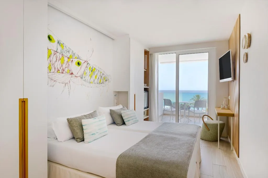 Double or Twin STANDARD Room, Iberostar Waves Bahía de Palma, Majorca