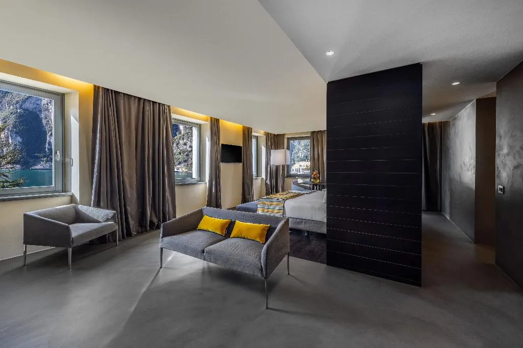 JUNIOR SUITE LAKE VIEW Room, Lido Palace - The Leading Hotels Of The World, Milan